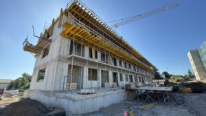 Alle zwei Wochen ein neues Stockwerk: Haus B - METAL TRADE COMAX, a.s.